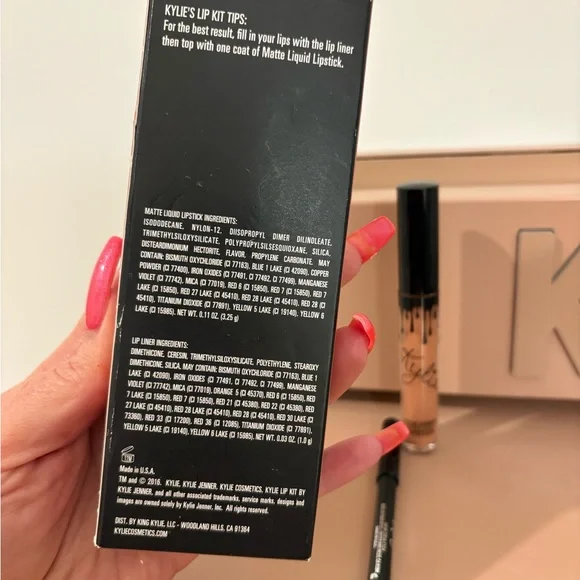 Kylie Cosmetics Exposed Matte Lip Kit - Picture 3 of 8